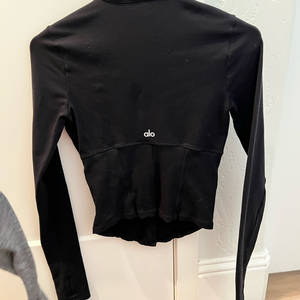 ALO Yoga Women's Classic Black Long Sleeve Tee